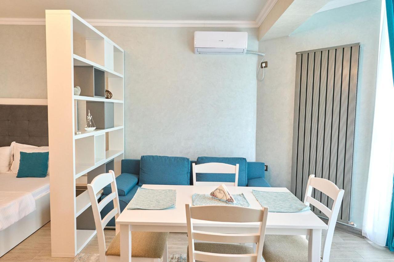 Moonlight Studio Alezzi Spa n Pools beach Resort Mamaia Buitenkant foto